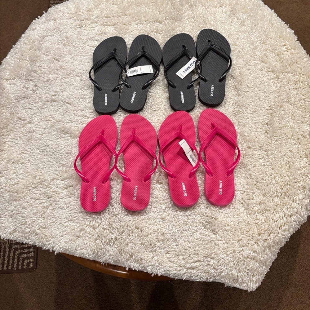 Old Navy Women’s Flip Flops in Pink and Black - Slim Casual Sandals (Size 7/8)